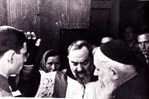 Esce "Obœdientia et pax", il confrontro tra Giovanni XXIII e Padre Pio