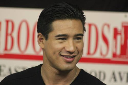 Mario Lopez presenta il suo libro di favole per bambini