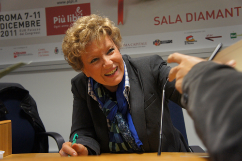 Dacia Maraini incontra i lettori a "Più Libri-Più Liberi 2011"