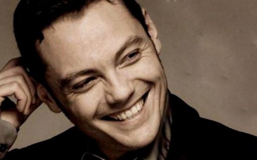 Tiziano Ferro nelle librerie a febbraio con "L'amore è una cosa semplice"