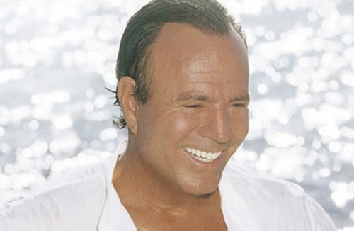 Biografia shock su Julio Iglesias, "erotomane e drogato"