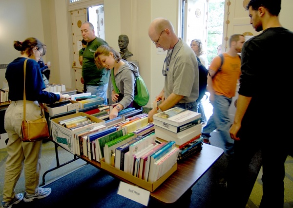 Libri universitari gratis, come organizzare un book swap